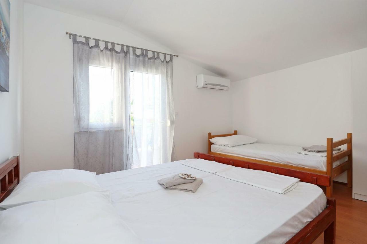 Apartments Golub Nin Esterno foto